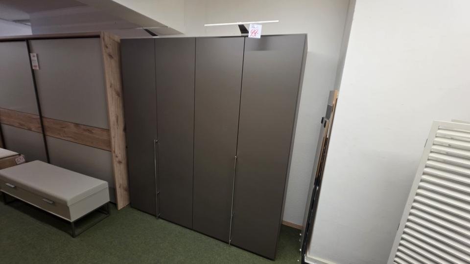 NIKO-2108 Kleiderschrank 2 M Ausstellungsstück Wiemann by NIKO – Produktansicht 1