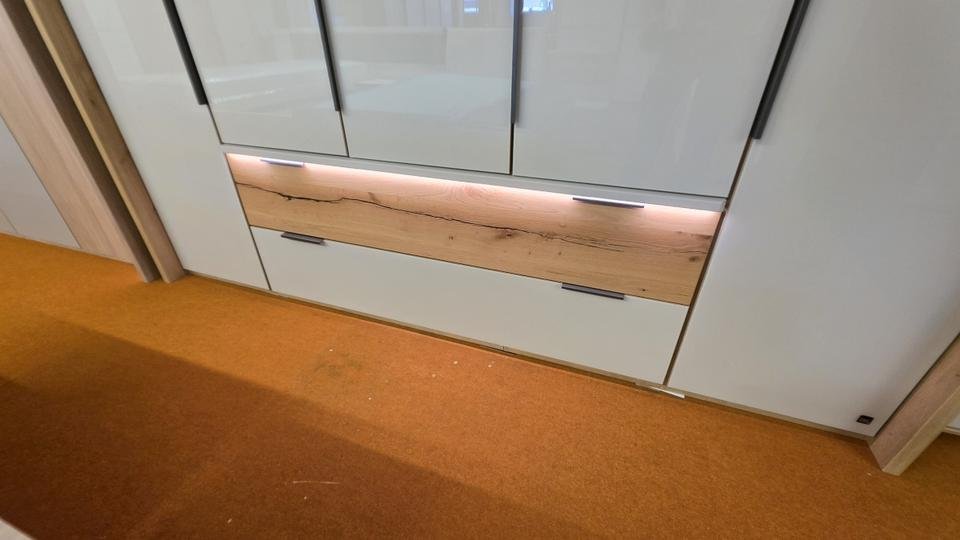 INTERLIVING Kleiderschrank 256 cm Eiche Bianco/Glas Champagner mit Schubladen Ausstellungsstück by NIKO
